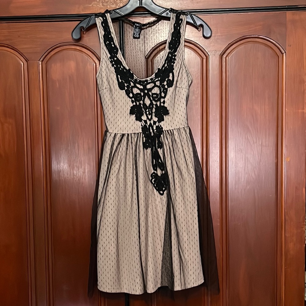 LRue 21 Cute Sleeveless Pullover Tan With Black Overlay With Macrame  Small